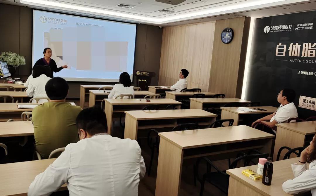 艺美商学院金牌护士长